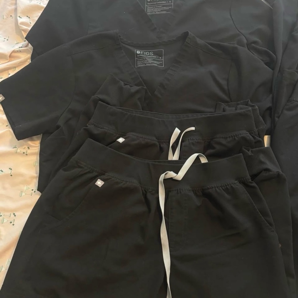 FIGS Black size small Scrub Set